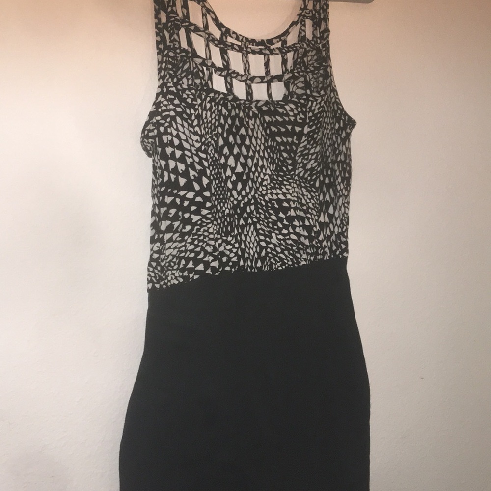 Dress - Picture 5 of 8